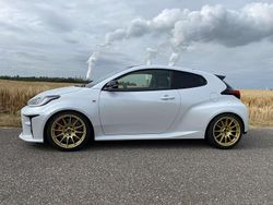 Weiß Gebraucht 2021 Toyota Yaris Kleinwagen | 40.000 €