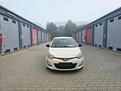 Beige Gebraucht 2014 Hyundai i20 Classic Limousine | 5.499 € (Guter Preis)