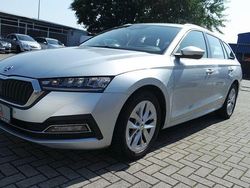 Brilliantsilber metallic Gebraucht 2021 Skoda Octavia First Edition Kombi | 14.999 € (Etwas zu teuer)