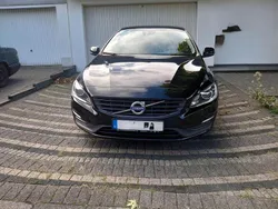 Schwarz Gebraucht 2015 Volvo V60 Business Edition Kombi | 9.400 € (Teuer)