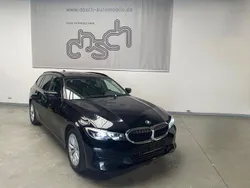 Saphirschwarz Gebraucht 2021 BMW 318 Advantage Kombi | 21.790 € (Fairer Preis)
