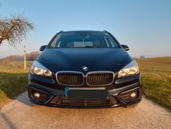 Schwarz Gebraucht 2017 BMW 218 Active Tourer Advantage Van / Kleinbus | 14.990 € (Fairer Preis)
