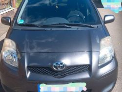 Grau Gebraucht 2010 Toyota Yaris Cool Limousine | 4.100 € (Fairer Preis)