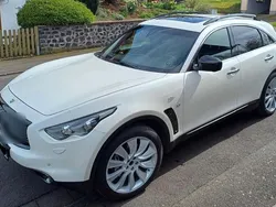 Weiß Gebraucht 2018 Infiniti QX70 S Design SUV | 21.900 € (Etwas zu teuer)