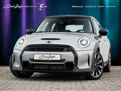 Grau Gebraucht 2024 Mini Cooper Kleinwagen | 30.950 € (Etwas zu teuer)