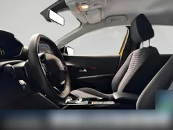 Gelb Gebraucht 2021 Peugeot e-208 Active Kleinwagen | 16.480 € (Fairer Preis)