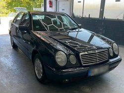 Blau Gebraucht 1997 Mercedes E200 Limousine | 5.700 € (Teuer)