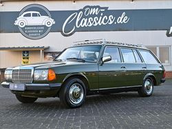 Grün Gebraucht 1980 Mercedes 240 Kombi | 17.990 €