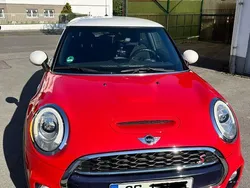 Rot Gebraucht 2017 Mini Cooper S Kleinwagen | 19.500 € (Etwas zu teuer)