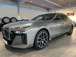 Grau Gebraucht 2023 BMW M760e Performance Limousine | 99.900 € (Guter Preis)