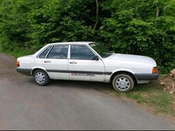 Weiß Gebraucht 1987 Audi 80 Limousine | 2.000 €