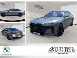 Grau Gebraucht 2024 BMW 750e M Sport Limousine | 114.890 € (Fairer Preis)