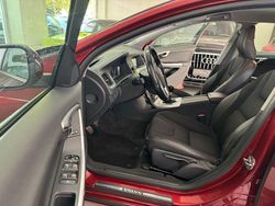 Rot Gebraucht 2015 Volvo V60 Momentum Kombi | 16.900 € (Etwas zu teuer)