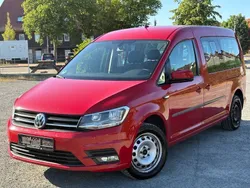 Rot Gebraucht 2017 VW Caddy Maxi Trendline Van / Kleinbus | 6.990 €