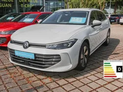 Oryxweiß perlmutteffekt (metallic) Gebraucht 2024 VW Passat Business Kombi | 32.940 € (Etwas zu teuer)