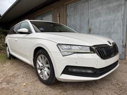 Weiß Gebraucht 2019 Skoda Superb SportLine Kombi | 16.990 €