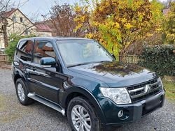 Grün Gebraucht 2010 Mitsubishi Pajero SUV | 11.490 € (Superpreis)