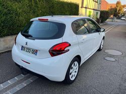Weiß Gebraucht 2015 Peugeot 208 Kleinwagen | 4.999 € (Fairer Preis)
