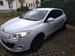 Weiß Gebraucht 2011 Renault Mégane Limousine | 2.699 €