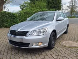 Braun Gebraucht 2010 Skoda Octavia Limousine | 7.000 € (Teuer)