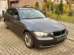 Grau Gebraucht 2008 BMW 320 Kombi | 3.000 € (Guter Preis)