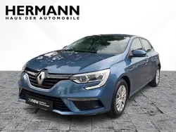 Gletscherblau (blau) Gebraucht 2017 Renault Mégane IV Life Limousine | 10.709 € (Fairer Preis)