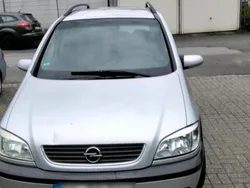 Silber Gebraucht 2001 Opel Zafira Van / Kleinbus | 1.750 €