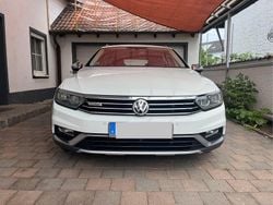 Weiß Gebraucht 2016 VW Passat Alltrack Kombi | 16.400 € (Fairer Preis)
