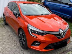 Orange Gebraucht 2023 Renault Clio V Bose Edition Kleinwagen | 20.199 € (Etwas zu teuer)
