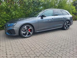 Grau Gebraucht 2024 Audi A4 S-Line Kombi | 46.600 €