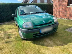 Grün Gebraucht 2000 Renault Clio II Kleinwagen | 600 € (Guter Preis)