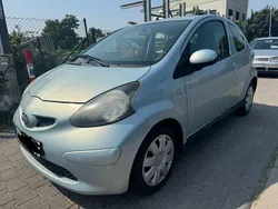 Blau Gebraucht 2005 Toyota Aygo City Kleinwagen | 550 € (Guter Preis)