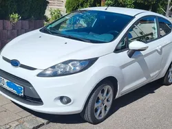 Weiß Gebraucht 2011 Ford Fiesta Kleinwagen | 2.400 € (Guter Preis)