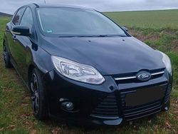 Schwarz Gebraucht 2011 Ford Focus Trend Limousine | 2.500 € (Guter Preis)