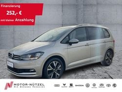Ivory silver metallic Gebraucht 2024 VW Touran Move Van / Kleinbus | 30.960 € (Superpreis)