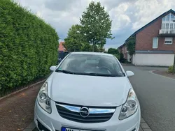 Weiß Gebraucht 2009 Opel Corsa Selection Limousine | 2.200 € (Guter Preis)