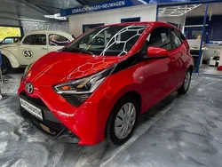 Rot Gebraucht 2020 Toyota Aygo X-play Kleinwagen | 10.990 € (Fairer Preis)