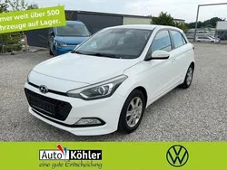 Weiß Gebraucht 2015 Hyundai i20 Intro Edition Limousine | 5.390 € (Guter Preis)