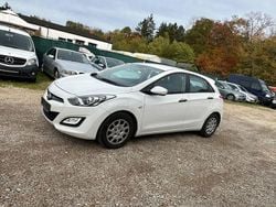 Weiß Gebraucht 2012 Hyundai i30 Classic Limousine | 3.299 € (Fairer Preis)