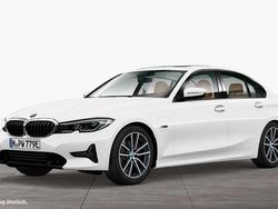 Alpinweiß uni Gebraucht 2021 BMW 330e Sport Line Limousine | 26.790 € (Fairer Preis)