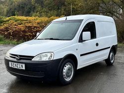 Weiß Gebraucht 2006 Opel Combo Van / Kleinbus | 4.350 € (Etwas zu teuer)