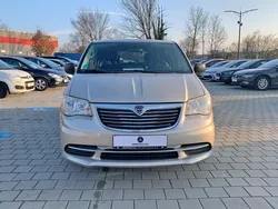 Beige Gebraucht 2014 Lancia Voyager Van / Kleinbus | 8.990 € (Guter Preis)