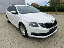 Weiß Gebraucht 2020 Skoda Octavia Ambition Kombi | 12.990 € (Guter Preis)
