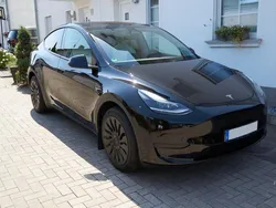 Schwarz Gebraucht 2024 Tesla Model Y Standard Range SUV | 41.500 € (Etwas zu teuer)