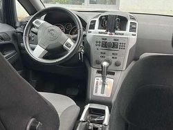 Grün Gebraucht 2009 Opel Zafira Edition Van / Kleinbus | 3.000 € (Fairer Preis)