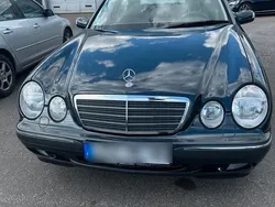 Schwarz Gebraucht 2000 Mercedes E280 Elegance Limousine | 9.500 €