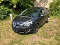 Grau Gebraucht 2011 Opel Meriva Van / Kleinbus | 4.499 € (Etwas zu teuer)