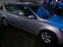 Silber Gebraucht 2012 Kia Ceed Kleinwagen | 2.999 €