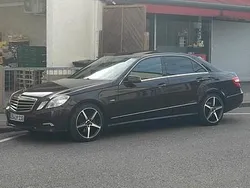 Braun Gebraucht 2009 Mercedes E350 Limousine | 9.800 € (Fairer Preis)