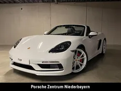 Weiss/verdeck schwarz Gebraucht 2024 Porsche Boxster Cabrio | 87.900 € (Fairer Preis)